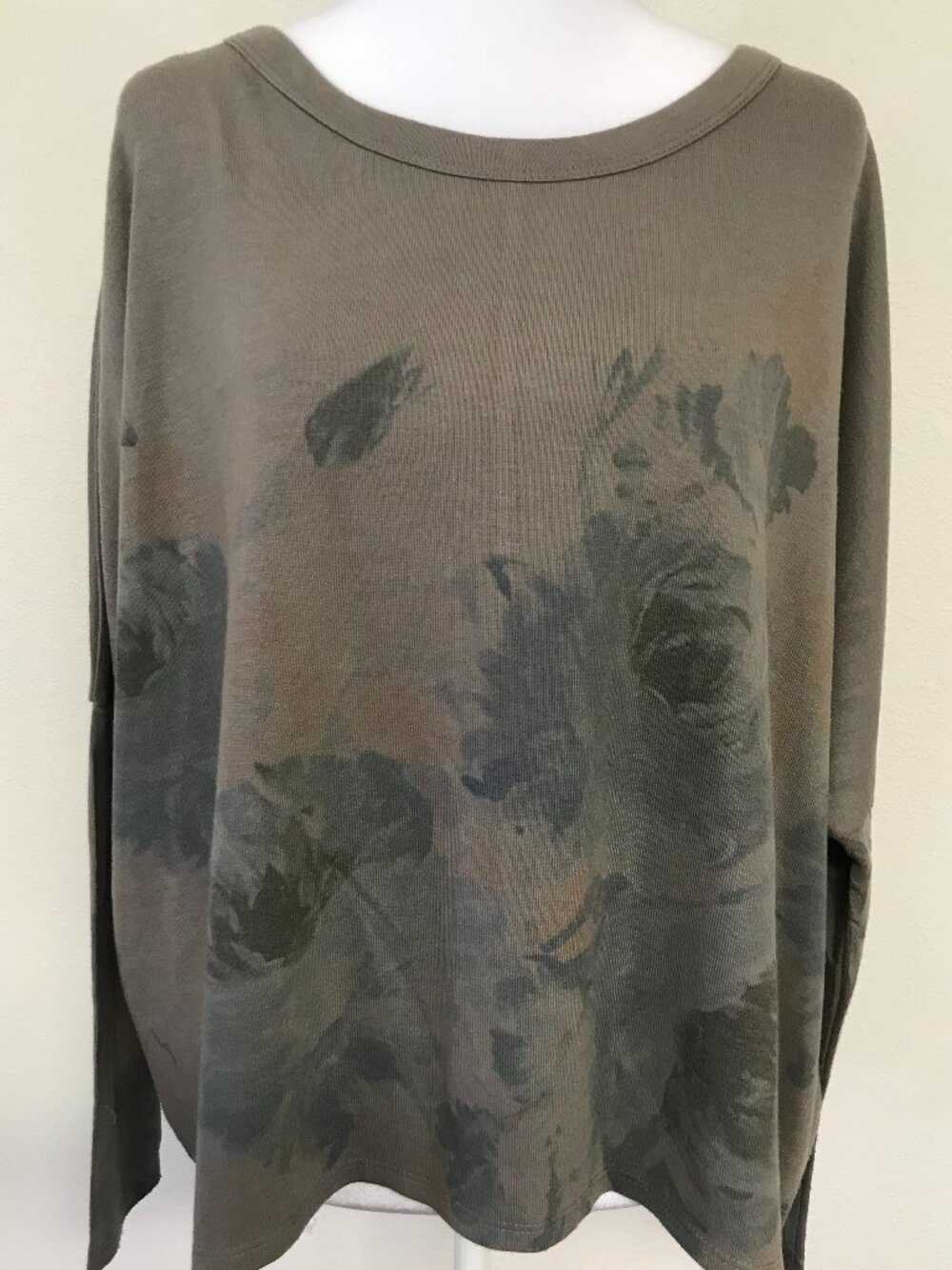 Enti Floral Dolman Sleeve Knit Top S Oversized Cozy Hi-Low Taupe Gray Soft
